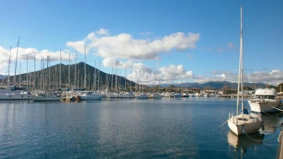 Apartment Family Holiday House By The Sea La Caletta